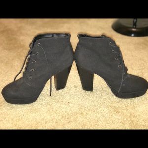 Block heel ankle boots